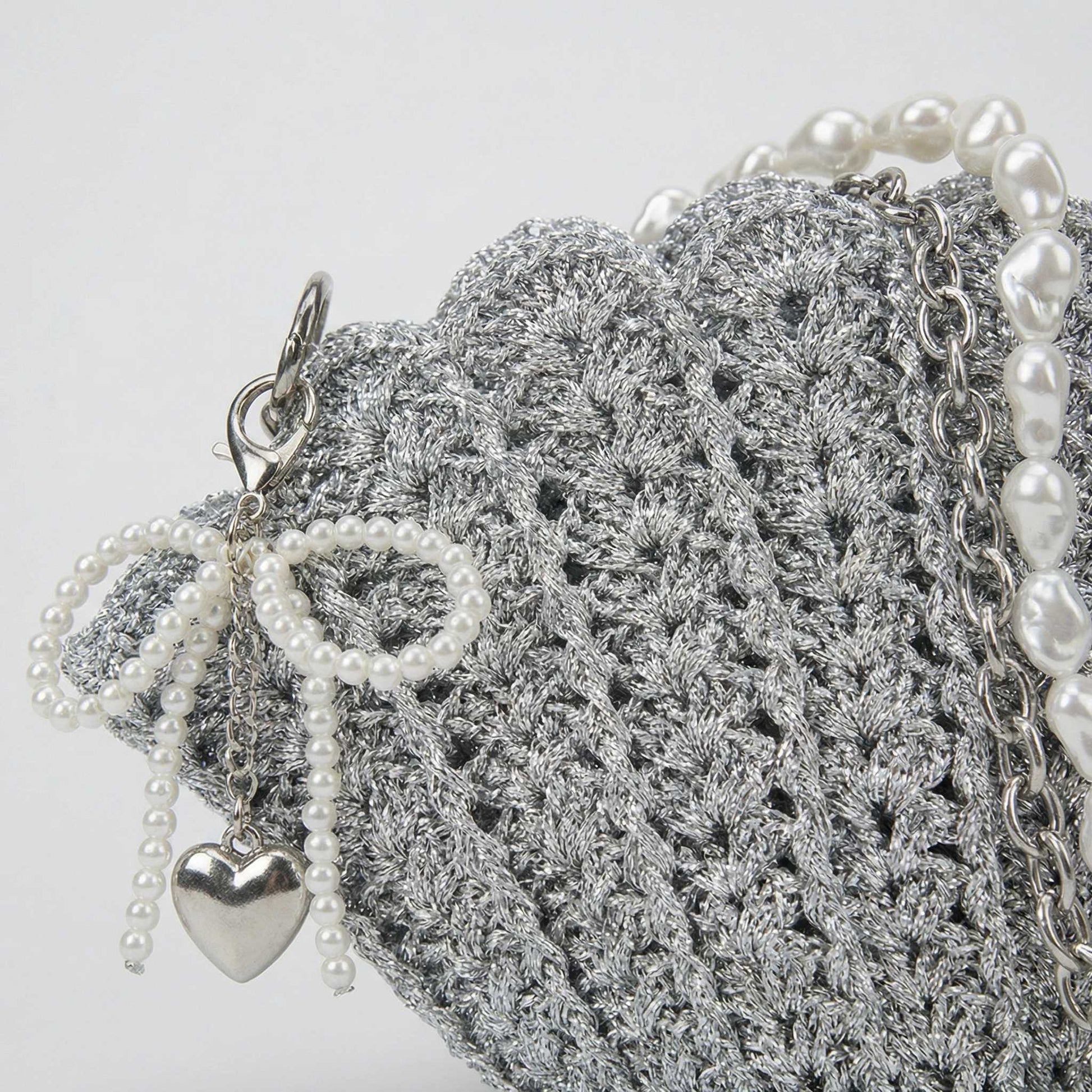 Crochet bag kit including yarn crochet hook and accessories
